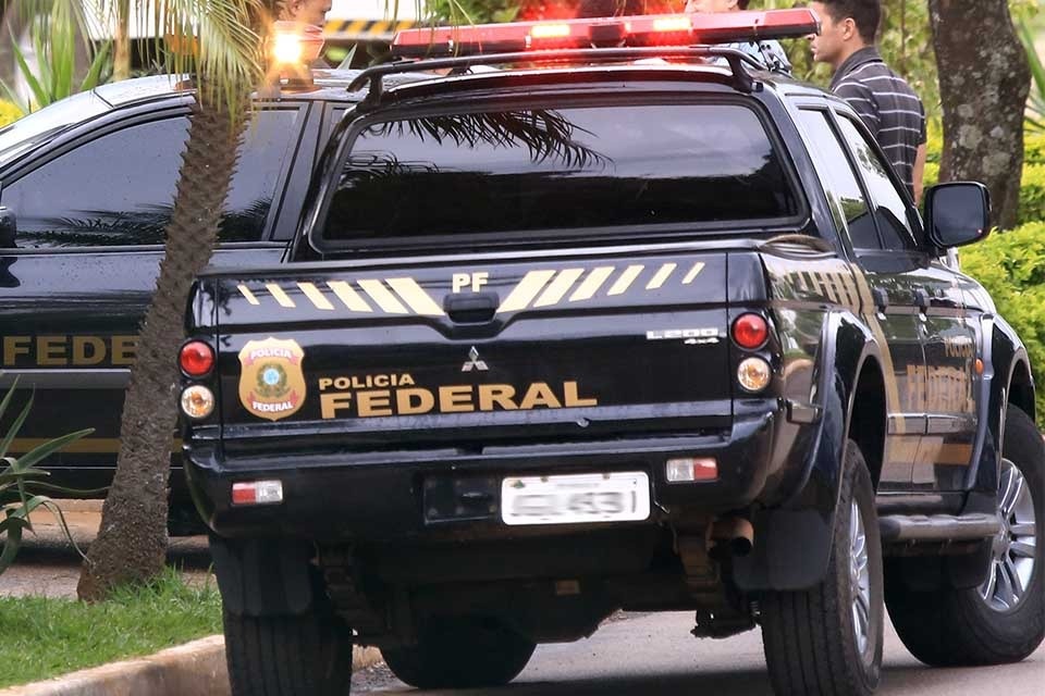Dirigentes da PF dizem que não vão agir como os colegas da Receita Federal, que vêm sendo atacados pelo presidente constantemente sem reação.